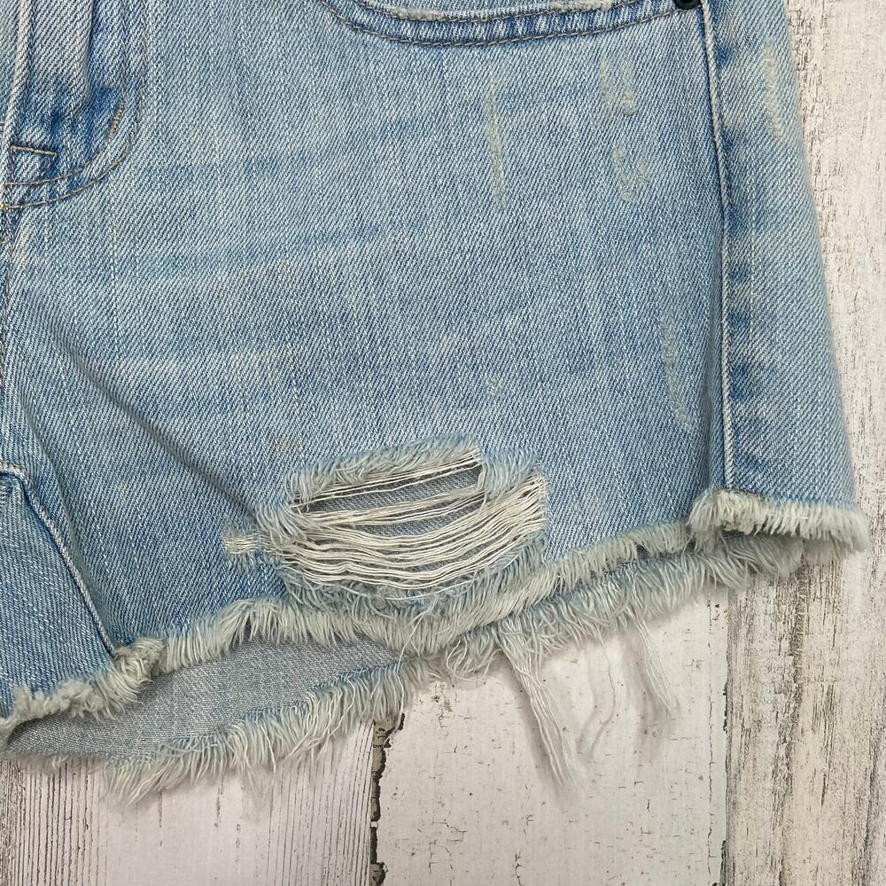 BDG Freja Vintage Fit Shorts Denim Cutoff Distressed Mid Rise Beach Boho Size 24 - Picture 4 of 11